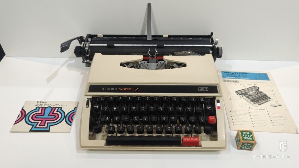 推定1973/昭和48/BROTHER/WIDE-7 423/Portable Typewriter/カナ英文