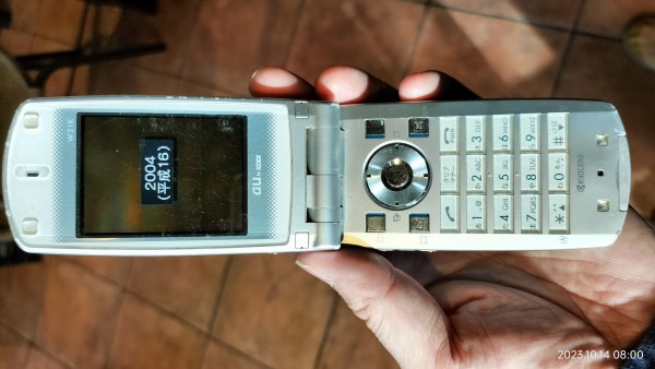 2004/平成16/KYOCERA/W21K/au/CGシリコン液晶/当時のCDMA 1X WINモデル