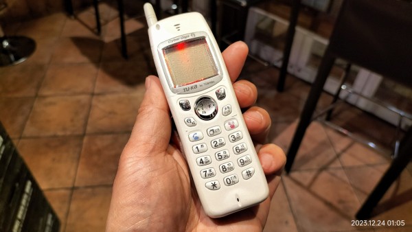 ツーカー tel-me-AQUA 実機 動作品 付属品有 TU-KA TT02 1999/平成11/TOSHIBA/TT02/TU-KA/ : Extinct Media Museum