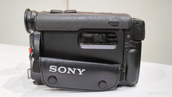 1990/平成2/SONY/CCD-TR75/Handycam/ハンディカム/8ミリビデオ/ステレオパスポートサイズ/ : Extinct Media  Museum | 絶滅メディア博物館