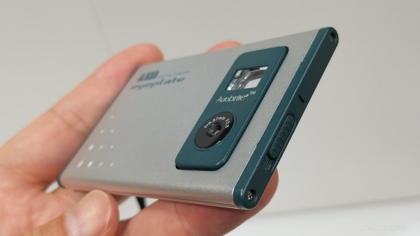 2001/平成13/AXIA/eyeplate/カード型デジタルカメラ/薄さ6mm/31 2001/平成13/AXIA/eyeplate/カード型デジタルカメラ/薄さ6mm/31