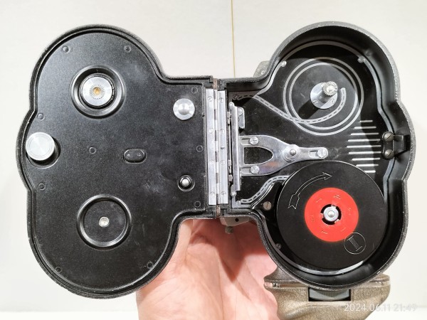 1957/昭和32/ELMO/CINE ELMO 8-AA/国産2機種目の8mmカメラの8-Aの改良