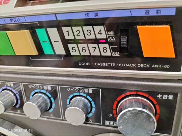 1984/昭和54/SONY/ANK-60/Wカセット8トラックカセット プレーヤー/BBD1024段エコー/20cmウーファー/2cmツィーター/2WAYスピーカー/25Wアンプ/ホームカラオケ/動態保存機/ :  Extinct Media Museum | 絶滅メディア博物館