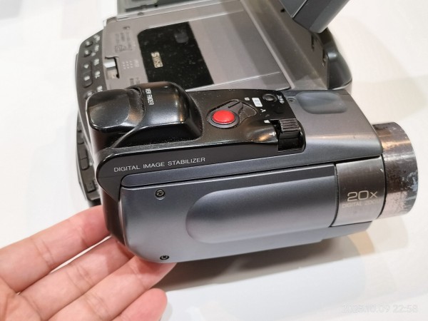 1994/平成6/Panaosninc/NV-LC1/S-VHS-C/TVチューナパック付き 1994/平成6/Panaosninc/NV-LC1/S-VHS-C/TVチューナパック付き