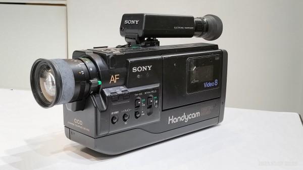 1987/昭和62/SONY/CCD-V50/Handycam/ハンディカム/8ミリビデオ/デジタルスーパーインポーズ機能/ : Extinct  Media Museum | 絶滅メディア博物館