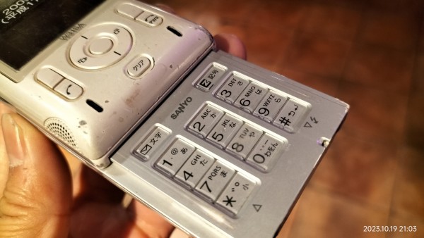 2005/平成17/SANYO/W31SA/au/FMラジオ搭載/133万画素/スライド 