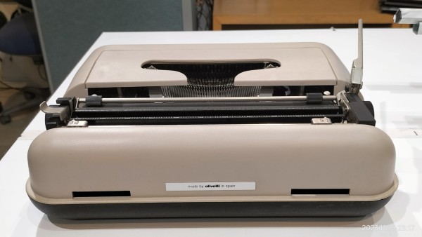 推定1974/昭和49/olivetti/LETTERA 34/タイプライター 推定1974/昭和49/olivetti/LETTERA 34/タイプライター