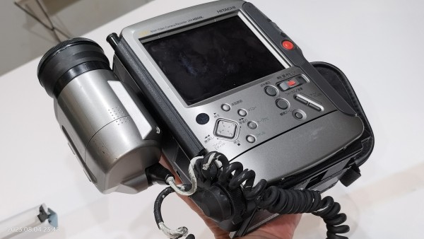 8mmテープのダビングに！ HITACHI ビデオカメラ VM-H200L 1996/平成8/HITACHI/VM-H200L/Hi8/Joy&free/はなれワザ/カメラ