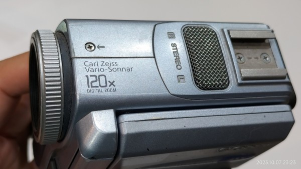 2001/平成13/SONY/DCR-PC9/Handycam/ハンディカム/DV/68万画素