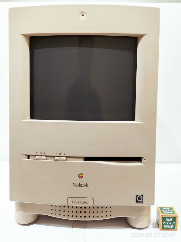Apple  Macintosh Color Classic II 　カラクラ apple-history.com / Macintosh Color Classic II