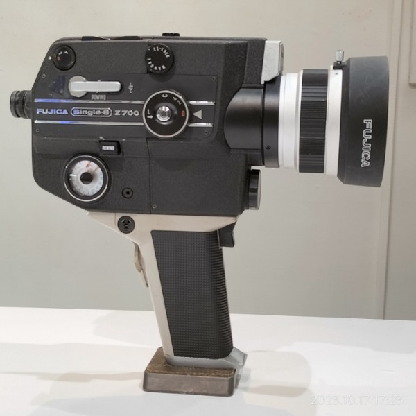 1972/昭和47/FUJICA/Z700/Single8/シングル8/固定グリップ/8ミリカメラらしいデザインの機種/ : Extinct  Media Museum：絶滅メディア博物館