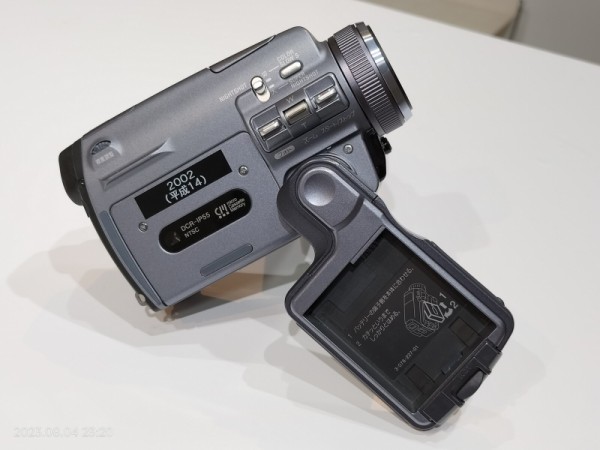 2002/平成14/SONY/DCR-IP55/Handycam IP/MICRO MV/スライド式シューティンググリップ/ : Extinct  Media Museum | 絶滅メディア博物館