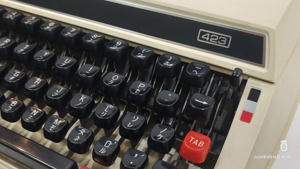 推定1973/昭和48/BROTHER/WIDE-7 423/Portable Typewriter/カナ英文