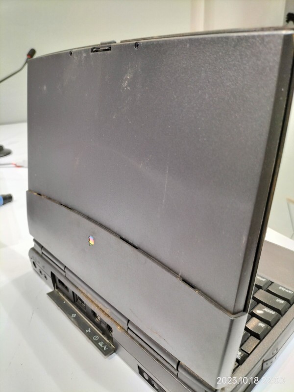 PowerBook 1400 セット. 内部画像追加 祝 Macintosh 30周年!! PowerPC化した入門ノートPowerBook 1400｜Mac