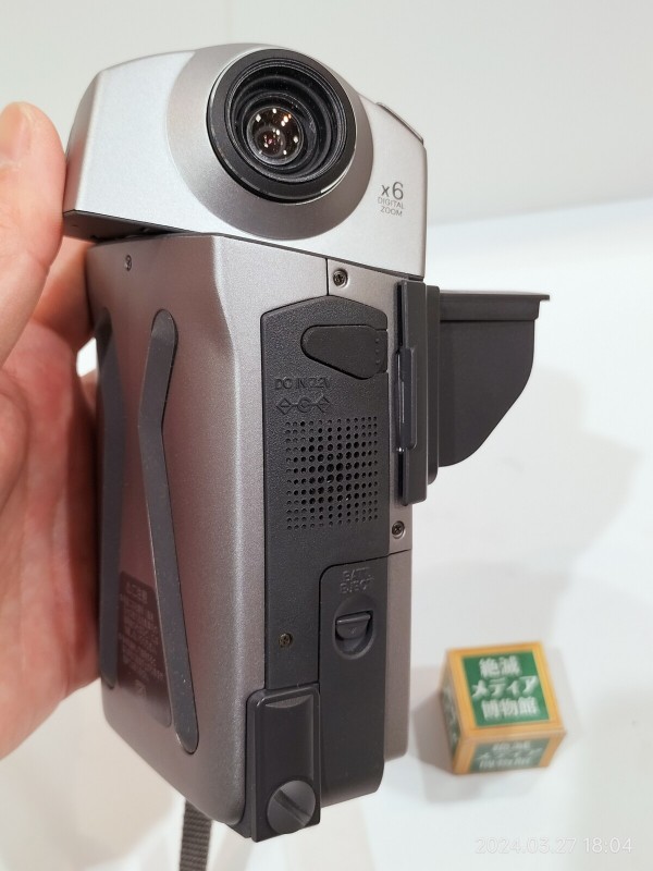 1996/平成8/HITACHI/MP-EG1/39万画素/260MB-HDD/光学3倍/世界初
