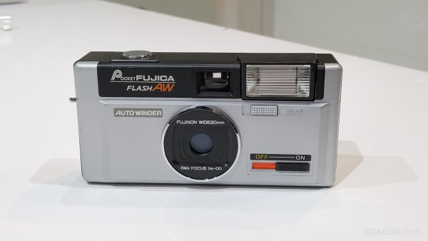 1979/昭和54/FUJI FILM/POCKET FUJICA FLASH AW/20mm単焦点/110カートリッジ/ : Extinct  Media Museum | 絶滅メディア博物館