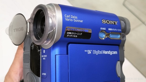 2003/平成15/SONY/DCR-TRV22/Handycam/ハンディカム/DV/2メガピクセルCCD/春限定色ブルー/ : Extinct  Media Museum | 絶滅メディア博物館