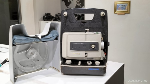 1966/昭和41/ELMO/ELMO FF-A/DELUXE/8mm Film Projector/8mm映写機/ : Extinct Media  Museum：絶滅メディア博物館