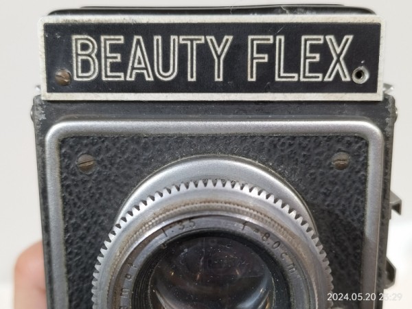 1951/昭和26/太陽堂光機/Beautyflex/二眼レフカメラ/ビューティ80mm F3.5/ルーペ付きウェストレベルファインダ/120フィルム/中判/  : Extinct Media Museum | 絶滅メディア博物館