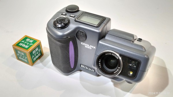 名機 動作品 Y2K 平成レトロ 自撮り Nikon COOLPIX E995 名機 Nikon COOLPIX E995 各種アタッチメント付 - メルカリ