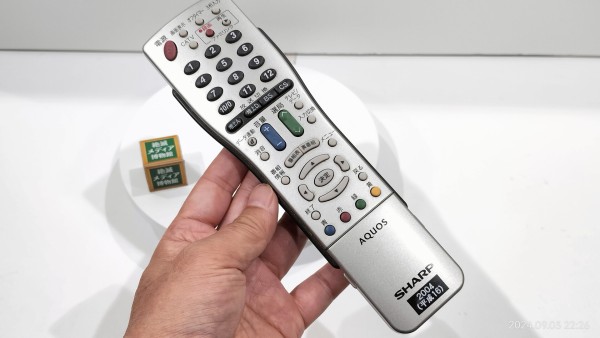 昔使ってたリモコン 推定2004/平成16/SHARP/AQUOS/テレビリモコン/リモコン送信機/型番不明