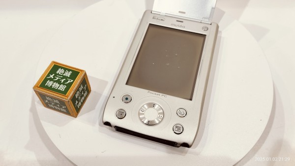 2002/平成14/CASIO/NTT DoCoMo/musea/PocketPC/アルミボディ/シルバー