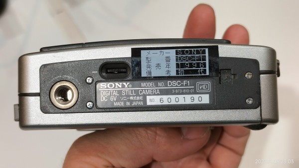 1996/平成8/SONY/DSC-F1/初代Cyber-Shot/回転レンズ/35万画素/内蔵