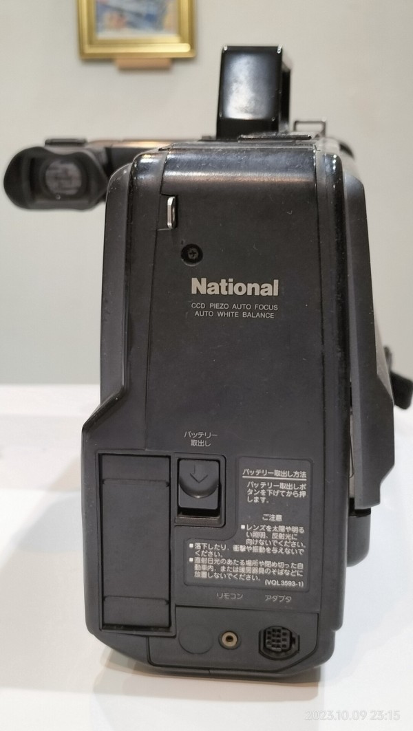 1986/昭和61/National/NV-M21/MACLORD MOVIE/CCD/VHSフルカセット肩乗せビデオカメラ/グッドデザイン賞/ハイスピード電子シャッター/PIEZO  AF/ : Extinct Media Museum | 絶滅メディア博物館