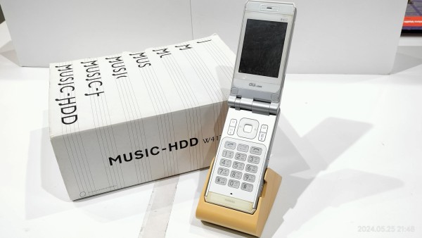 2006/平成18/TOSHIBA/W41T/4GバイトHDDケータイ/MUSIC-HDD/2000曲保存