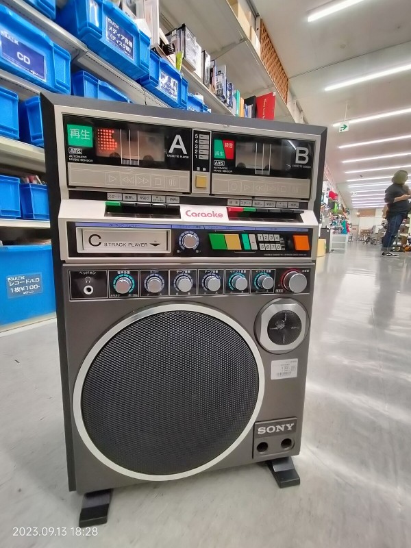 1984/昭和54/SONY/ANK-60/Wカセット8トラックカセットプレーヤー/BBD1024段エコー/20cmウーファー/2cmツィーター/2WAYスピーカー/25Wアンプ/ホームカラオケ/動態保存機/  : Extinct Media Museum：絶滅メディア博物館