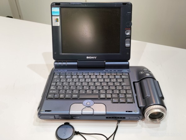 2000/平成12/SONY/PCG-GT1/VAIO GT/バイオGT/パーキャスTV/URecSight/TM5600/6.4型液晶/ライブ発信/光学10倍ズーム/  : Extinct Media Museum | 絶滅メディア博物館