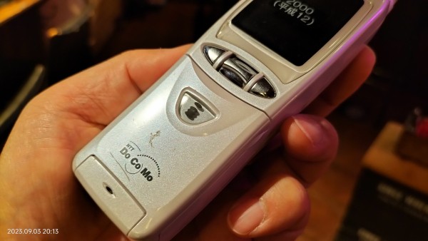希少 ⭐️ NTT DoCoMo D502i ホワイト 携帯電話本体 Amazon.co.jp: ガラケーコレクションdocomo D502i ピュアホワイト : ホビー
