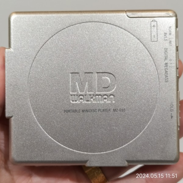 1998/平成10/SONY/MZ-E55/MD WALKMAN/ヴィンテージゴールド/1.2Vガム型