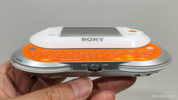 SONY パーソナルコミュニケーター mylo(マイロ)／COM-1(ホワイト) COM-1 | 製品情報 | パーソナルコミュニケーター “mylo(マイロ
