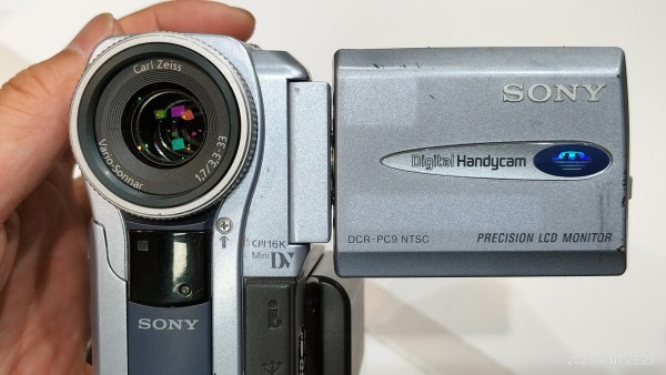 Amazon | SONY DCR-PC9 デジタルビデオカメラレコーダー miniDV