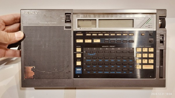 hiro君　ソニー　ラジオ受信機　ＩＣＦ－２００１Ｄ　　　完動品 1985/昭和60/SONY/ICF-2001D/AIR/FM/LW/MW/SW/ラジオ受信機/PLL