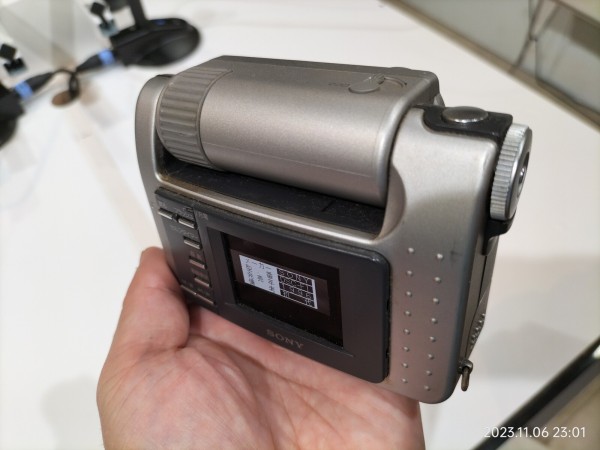 1996/平成8/SONY/DSC-F1/初代Cyber-Shot/回転レンズ/35万画素/内蔵