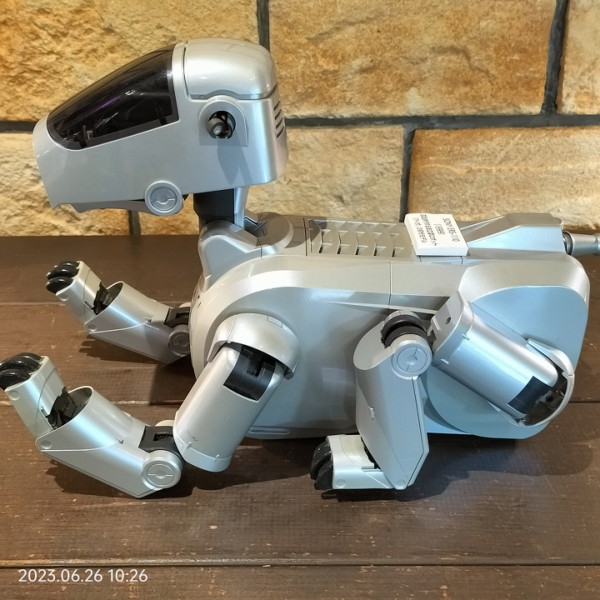 1999/平成11/SONY/AIBO/ERS-110/初代アイボ/発売価格25万/耳が欠落