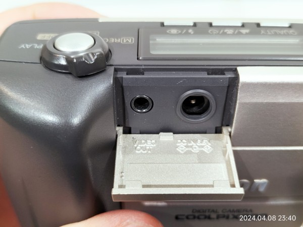 1998/平成10/Nikon/COOLPIX E900/ニコン初のニッコールレンズ搭載機