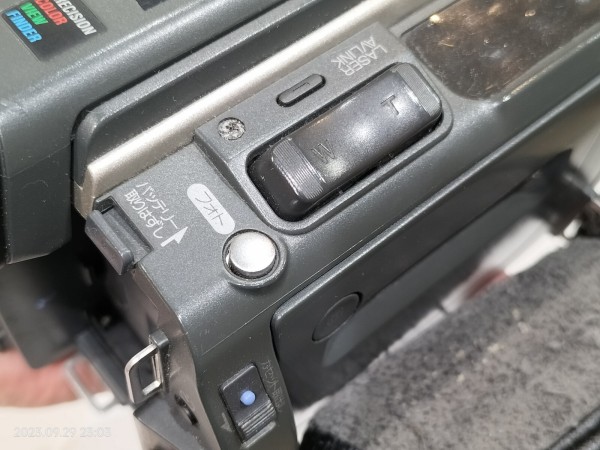 1998/平成10/SONY/DCR-TRV900/Handycam/小型ボディに3CCDを搭載 1998/平成10/SONY/DCR-TRV900/Handycam/小型ボディに3CCDを搭載