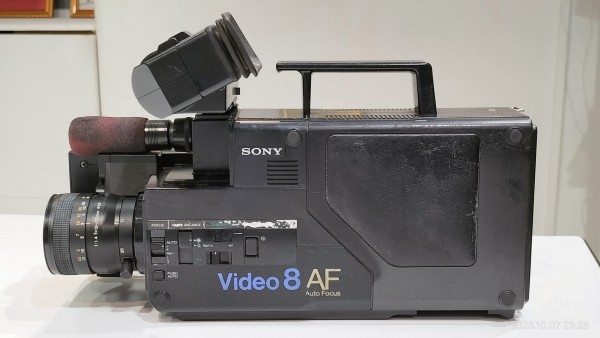 1985/昭和60/SONY/CCD-V8AF/初代8ミリビデオカメラCCD-V8のAF追加版/ : Extinct Media Museum |  絶滅メディア博物館