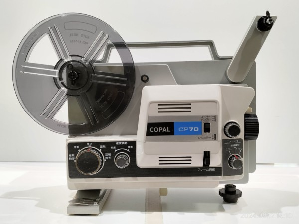 1979/昭和54/COPAL CP70/8mm PROJECTOR for Single8 Super8 Regular8/コパル8ミリ映写機 /サイレント専用/18コマ専用/14〜22コマ可変/一時停止/スロー映写/発売時44800円/ : Extinct Media Museum |  絶滅メディア博物館