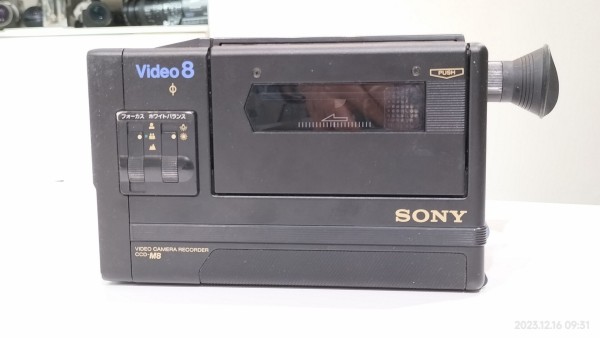 1985/昭和60/SONY/CCD-M8/初代ハンディカム/8ミリビデオ/Handycamロゴなし/グッドデザイン賞受賞/ : Extinct  Media Museum | 絶滅メディア博物館