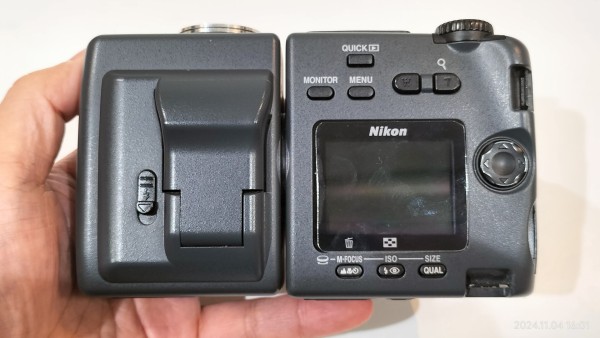 2001/平成13/Nikon/COOLPIX/E995/300万画素/スイバル/スピードライト