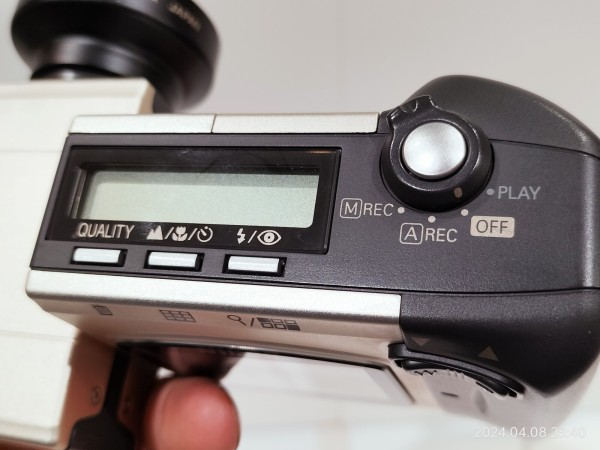 1998/平成10/Nikon/COOLPIX E900/ニコン初のニッコールレンズ搭載機