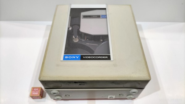 1969/昭和44/SONY/AV-3500/ビデオコーダー/カメラ部はAVC-3500/1971年度グッドデザイン賞受賞/ビデオデンスケ第2世代/  : Extinct Media Museum | 絶滅メディア博物館