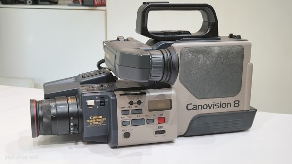 1985/昭和60/Canon/VM-E1/E1/Canovision 8/8ミリビデオ/キヤノン初の一体型ビデオカメラ/ : Extinct  Media Museum | 絶滅メディア博物館