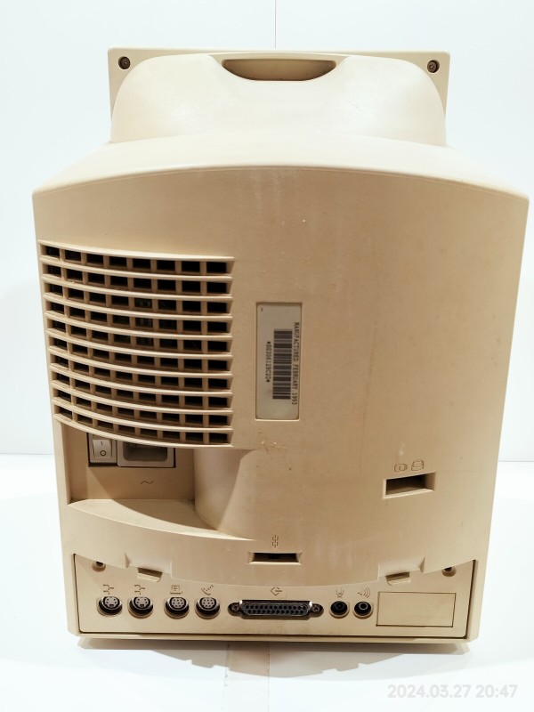 1993/平成5/Apple/Macintosh Color Classic/Motorola 68030 16MHz