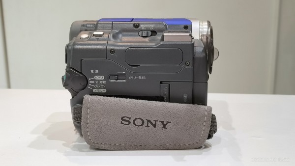 2003/平成15/SONY/DCR-TRV22/Handycam/ハンディカム/DV/2メガピクセルCCD/春限定色ブルー/ : Extinct  Media Museum | 絶滅メディア博物館