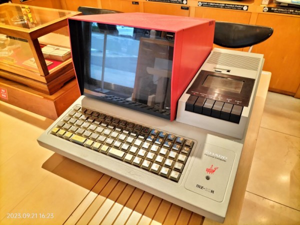 1978/昭和53/SHARP/MZ-80K/20KiB RAM/未来技術遺産第00204号/8ビットパーソナルコンピューター/技術者用トレーニングキット/  : Extinct Media Museum | 絶滅メディア博物館